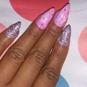 Press on nails